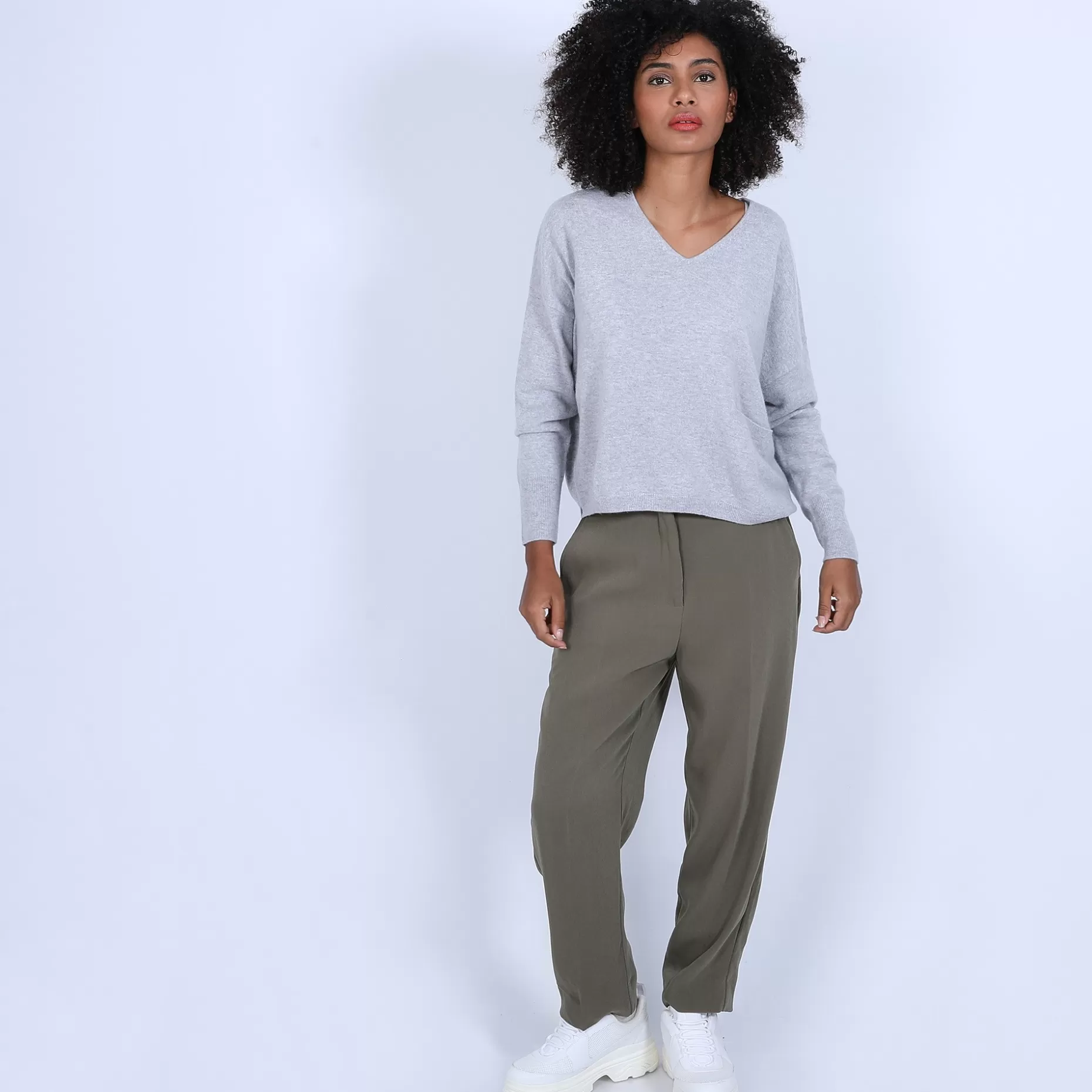 Maison Montagut Pull Court Col V En Cachemire Avec Poches - Balba>Femme Pulls